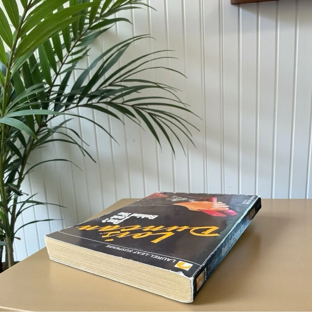 Vintage Paperback Thriller – Don’t Look Behind You by Lois Duncan